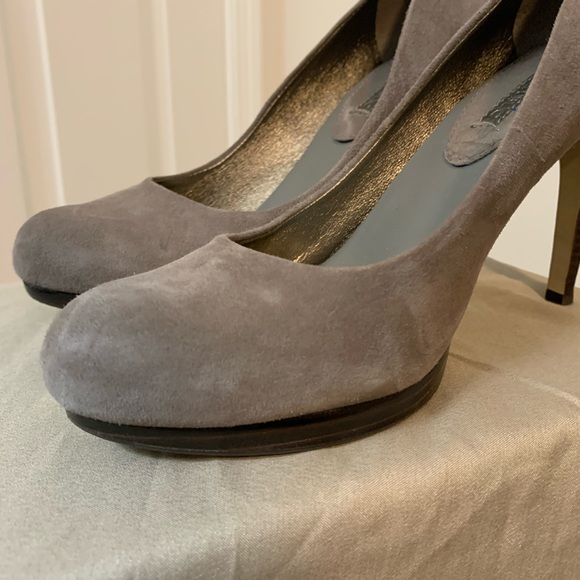 Banana republic suede heels size 9 - Picture 4 of 4